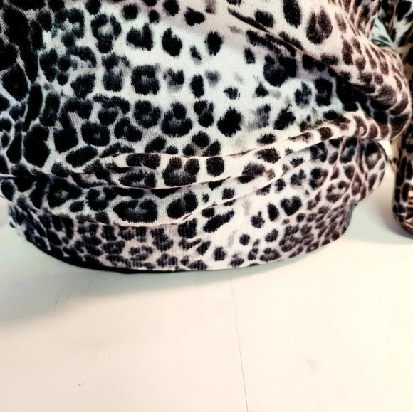 Ava Paige Women’s Size XL Animal Print Button Down Long Sleeve Cardigan … - Picture 6 of 9